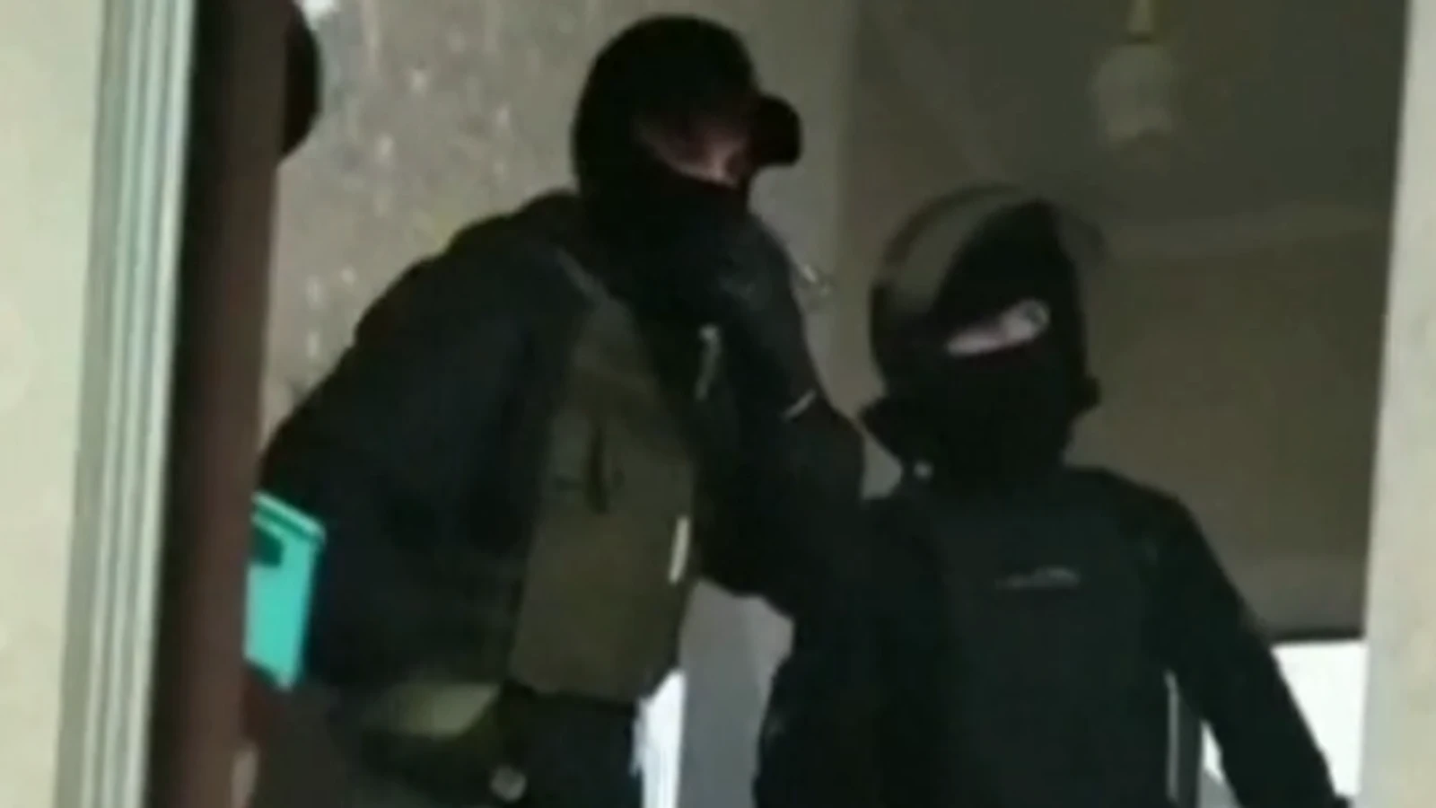 Belarus police burst into flat to find protesters