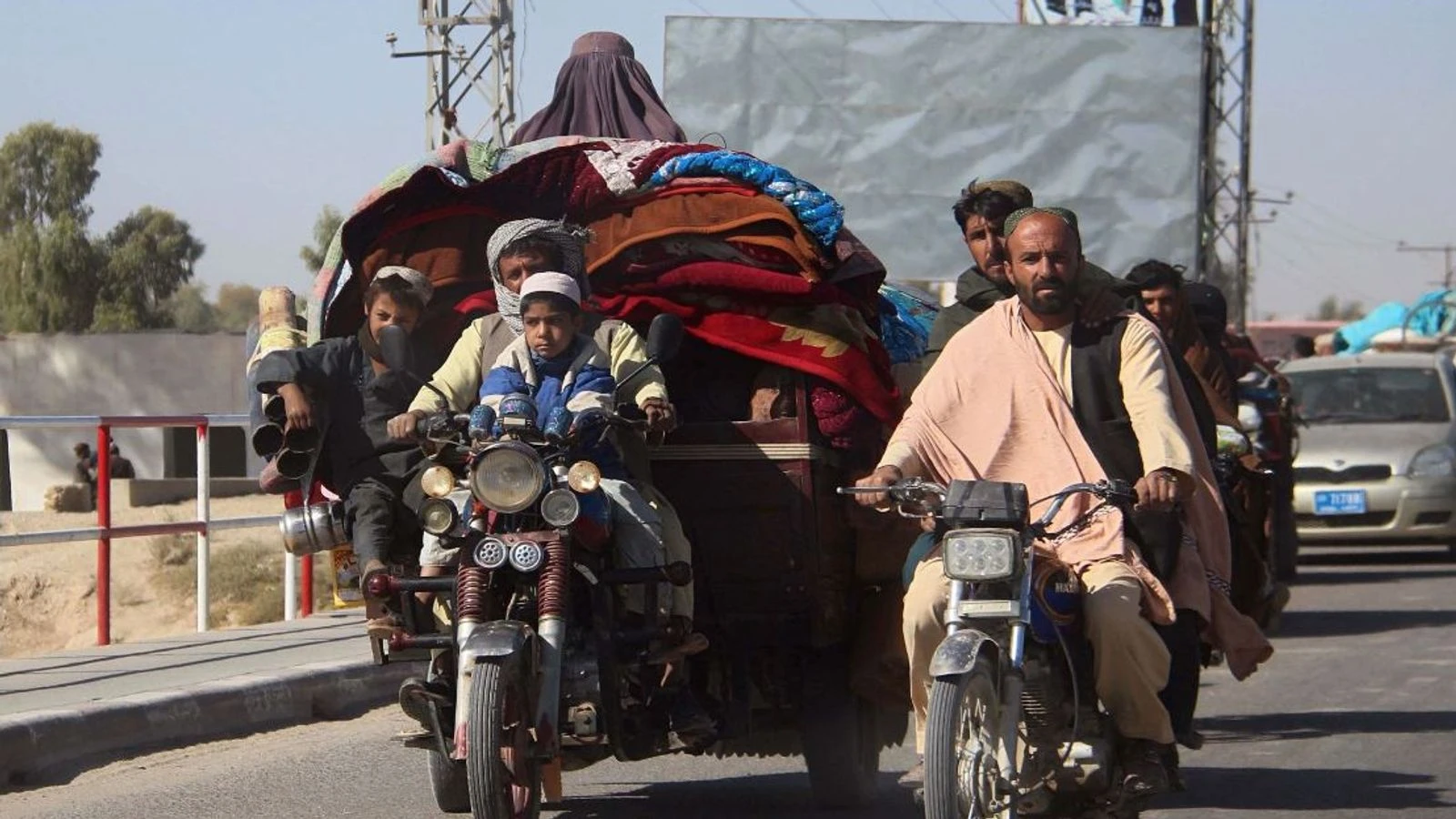 US and Taliban 're-set' deal after more than 5,000 Afghan families displaced