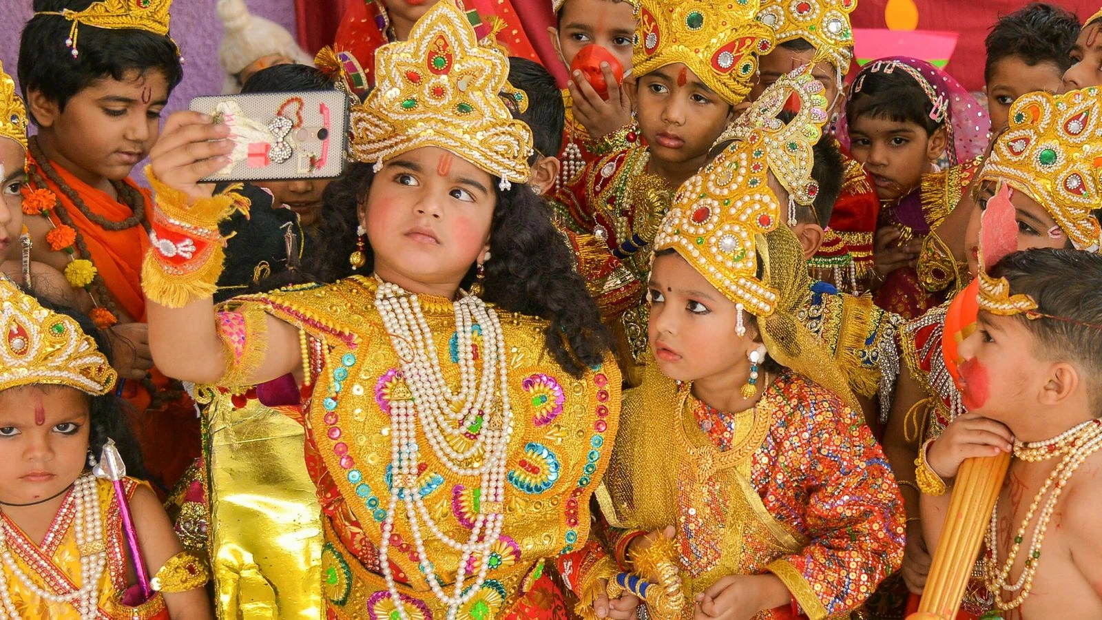 'Let there be light': Bollywood stars celebrate Diwali
