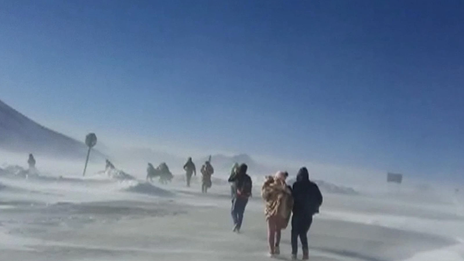 Chilean police rescue 27 from cars in blizzard