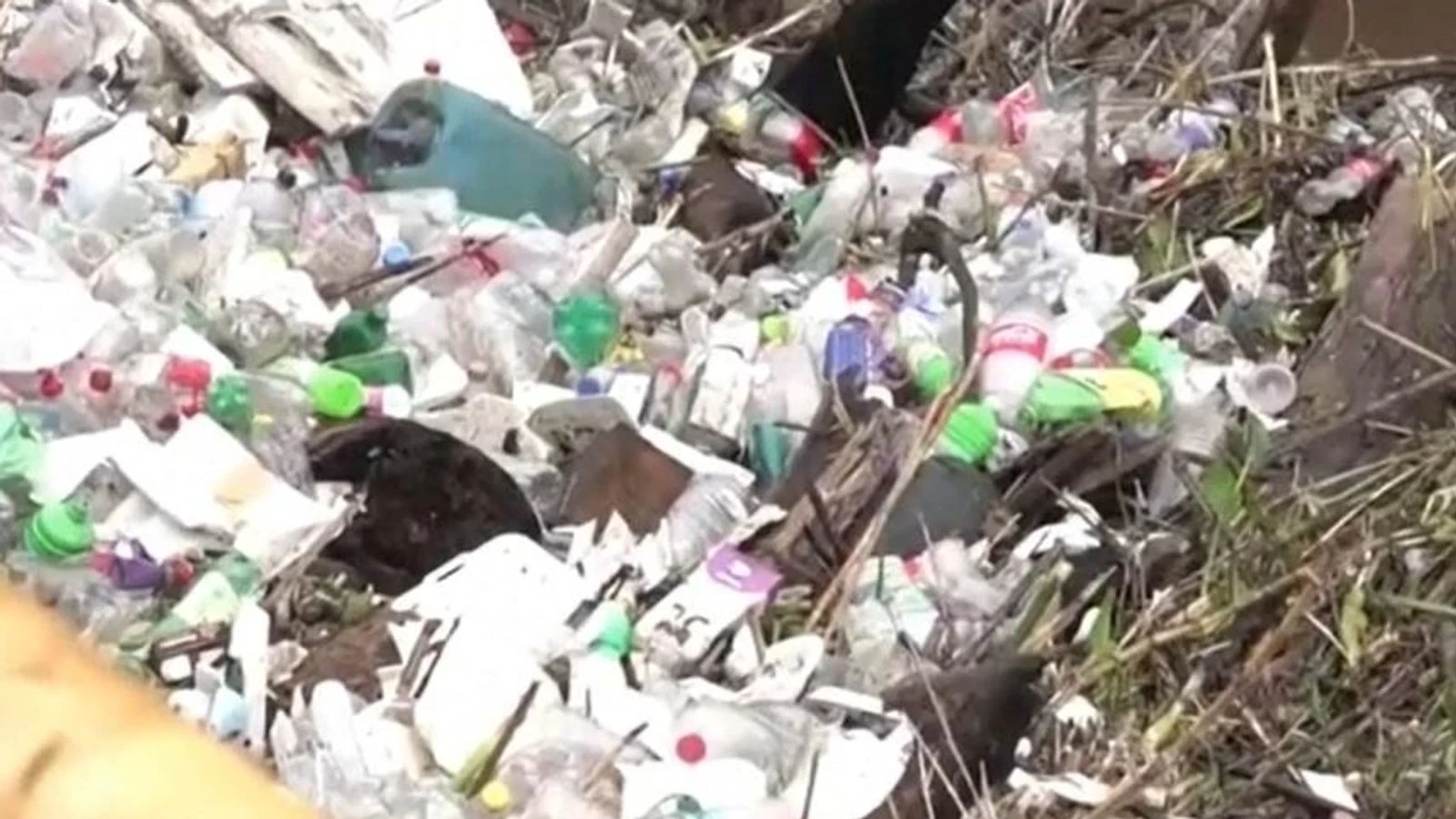 Flooding brings rubbish and misery to Mexico