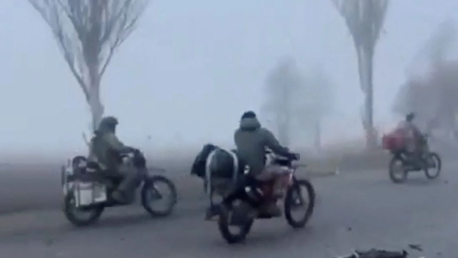 Hundreds of Russian troops roll into key frontline city 'Mad Max-style', video appears to show