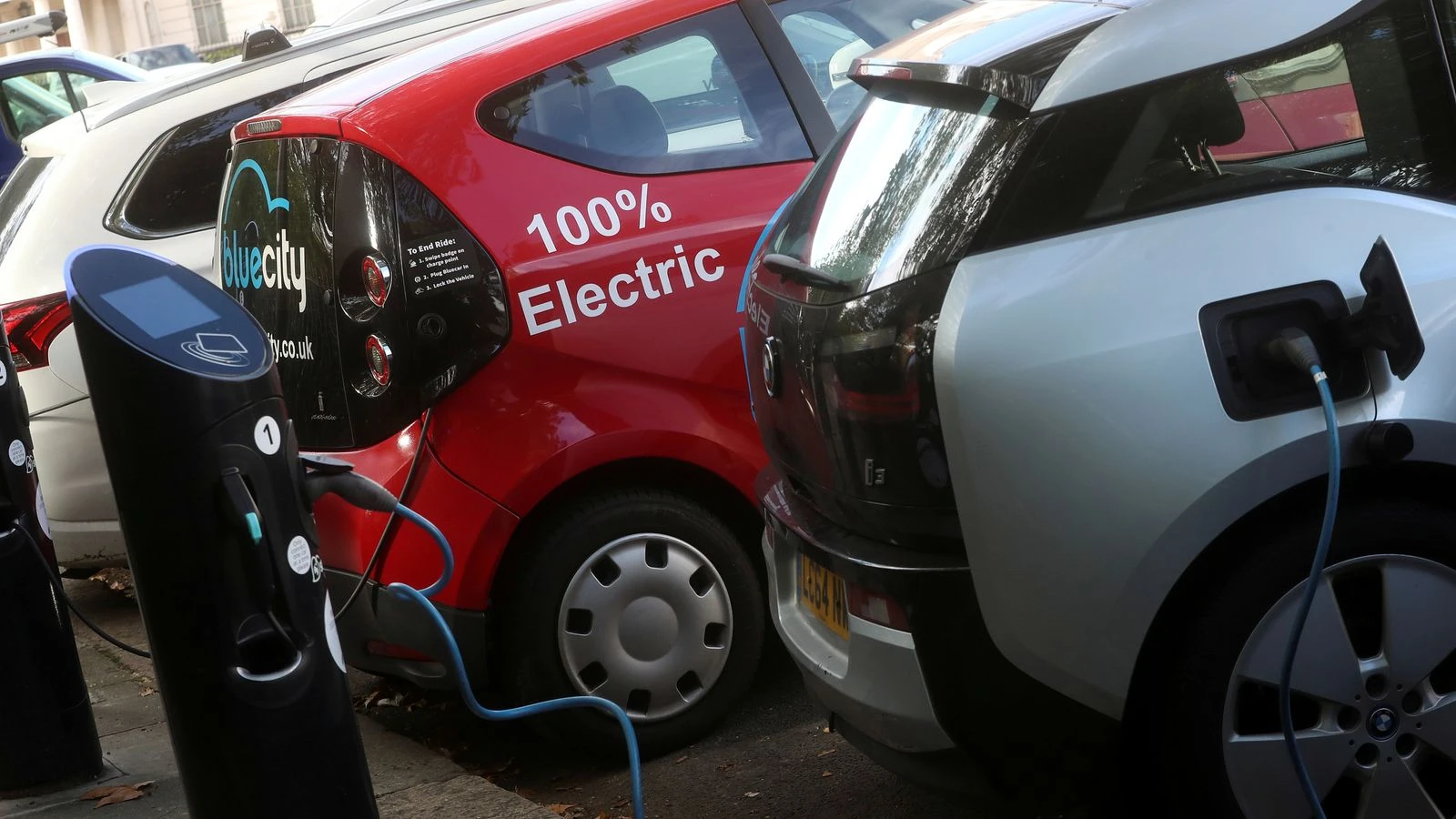 £300m investment to support tripling of motorway and main road vehicle charging points