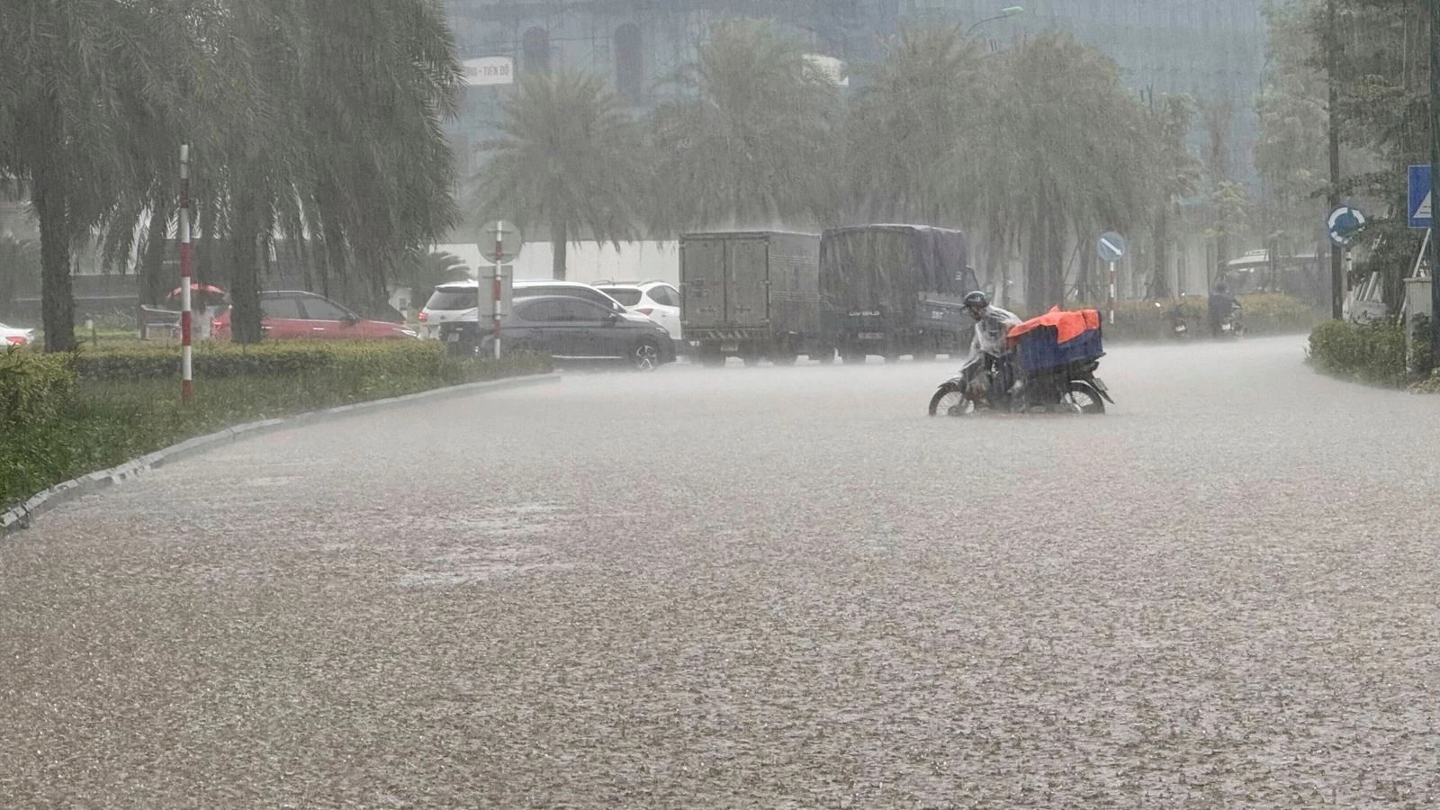 Three people killed and 13 others injured as Typhoon Kajiki hits Vietnam