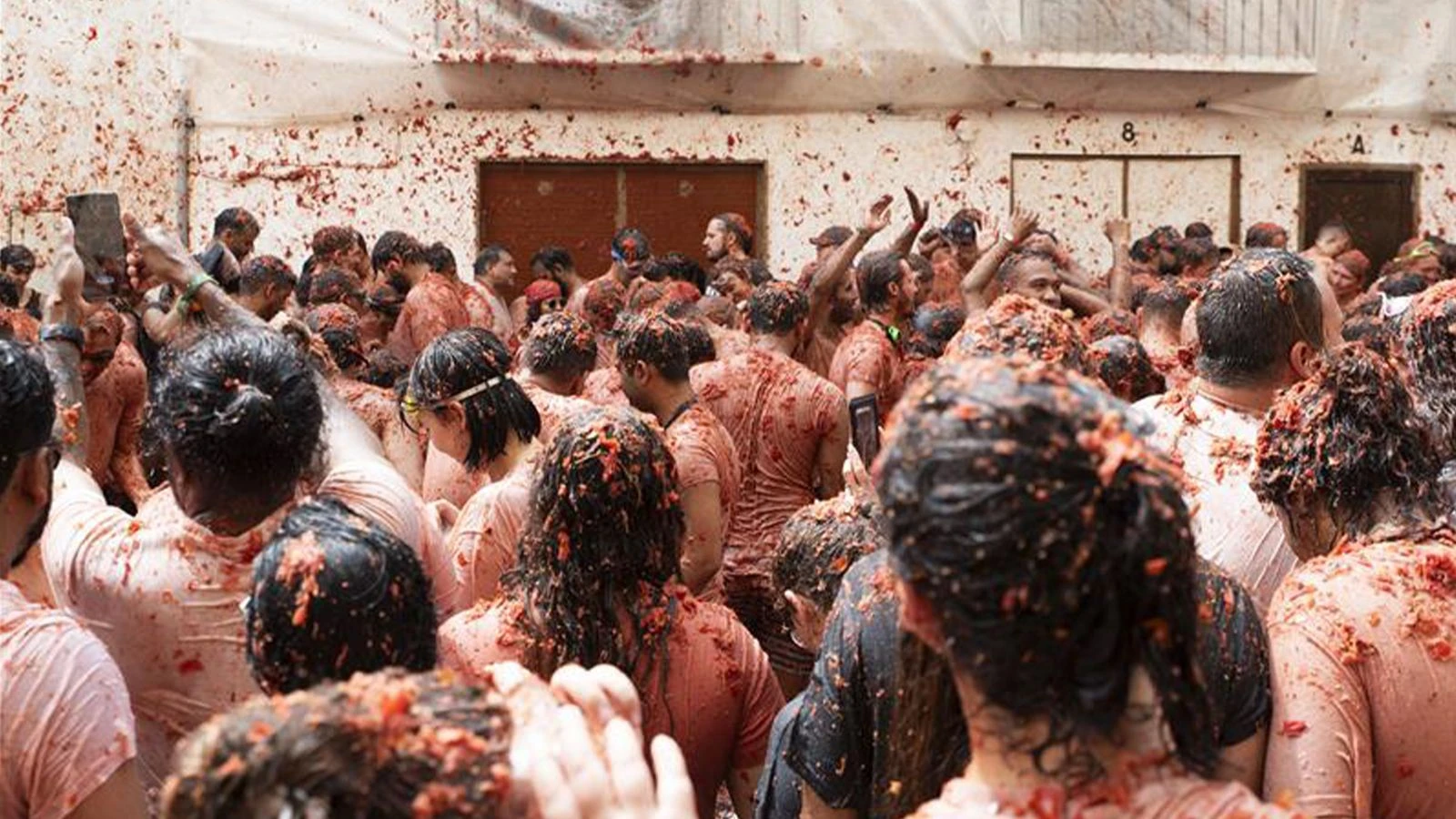 Watch as tomato fight turns Spanish town red