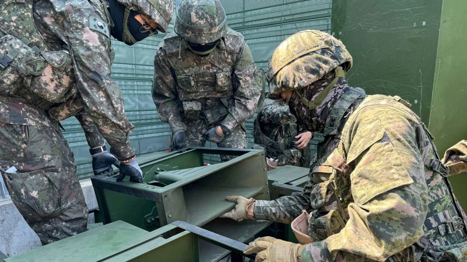 South Korea removes speakers used to blast K-pop songs and propaganda across border