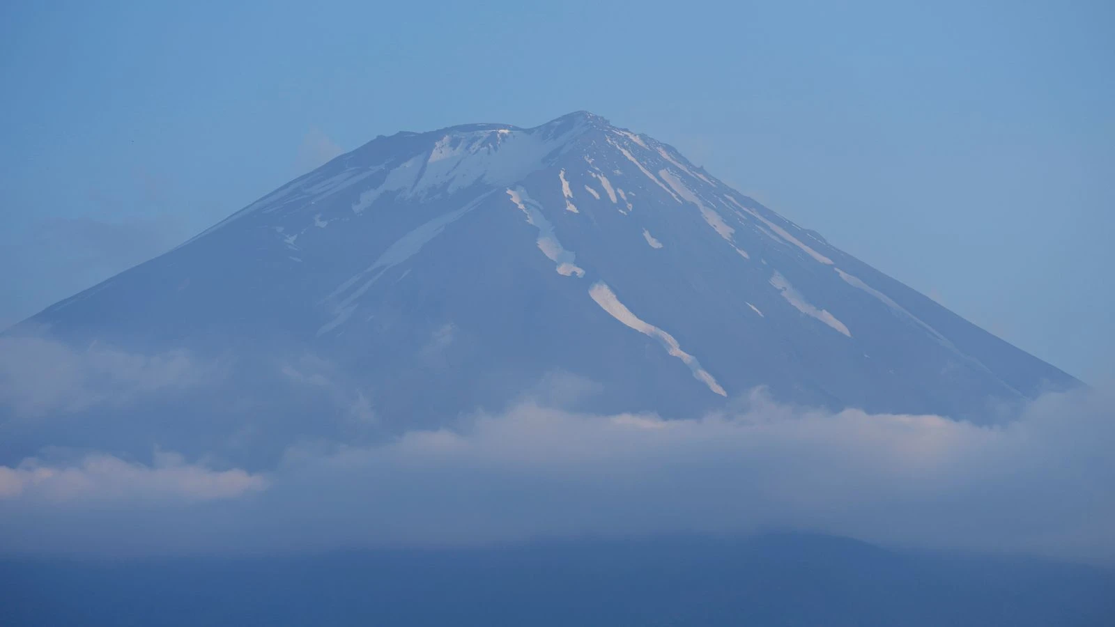 Japan releases AI-generated video showing simulation of Mount Fuji violently erupting