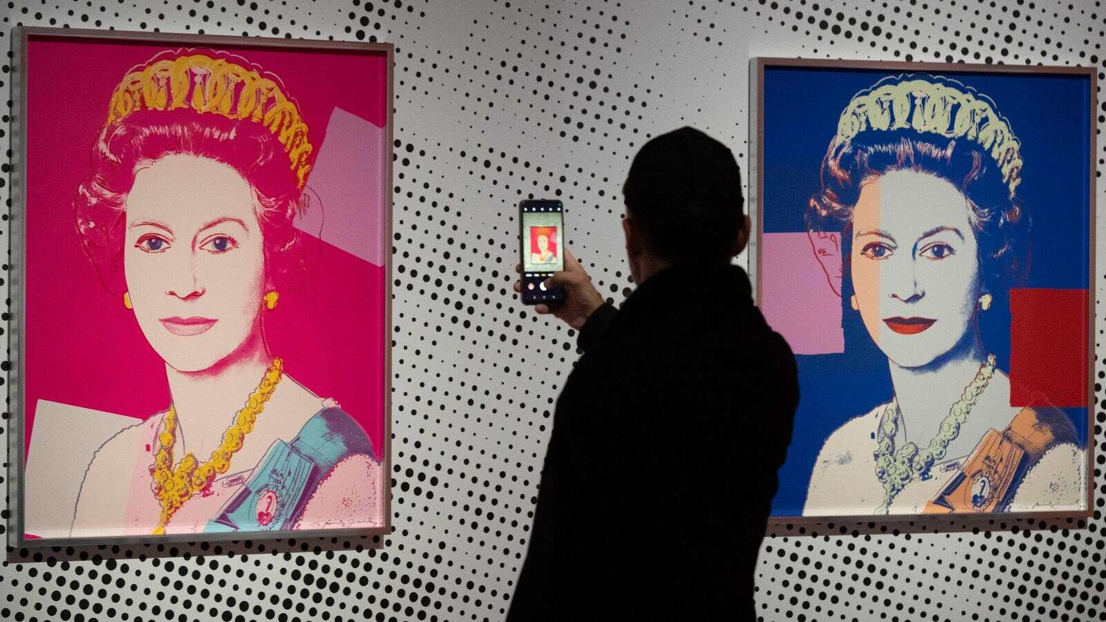 'Amateurish' thieves steal Warhol print of the Queen - but 'can't fit other stolen pictures in getaway car'