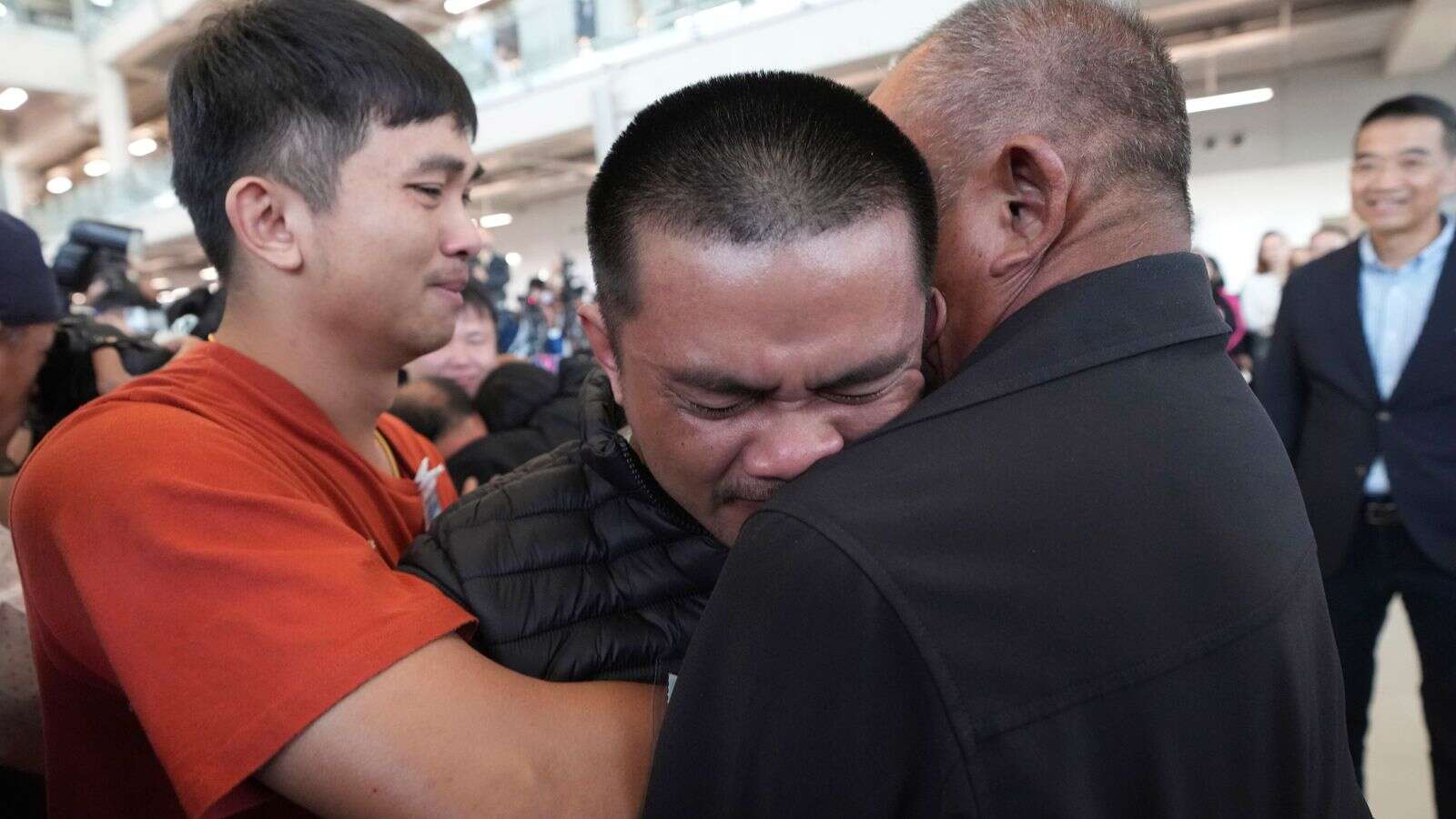 Emotional scenes as freed Thai hostages 'feel grateful' to be back home