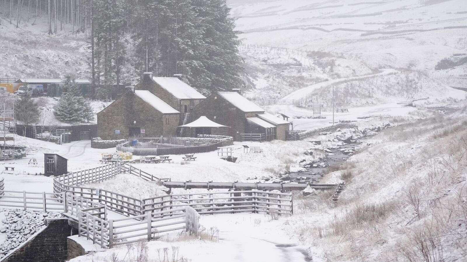 'Scandinavian high' warning as snow hits parts of UK and temperatures fall to -6C