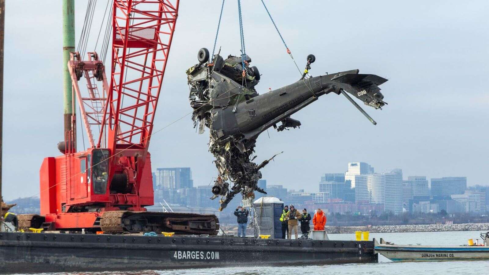 Helicopter flights at US airport should be partially banned amid risk of collisions with planes - investigators