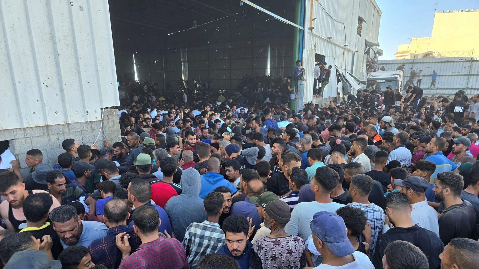 Israel says it will expand West Bank settlements; deadly break-in at Gaza aid warehouse
