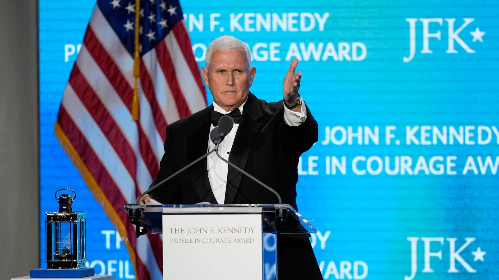 Former US VP handed JFK courage award