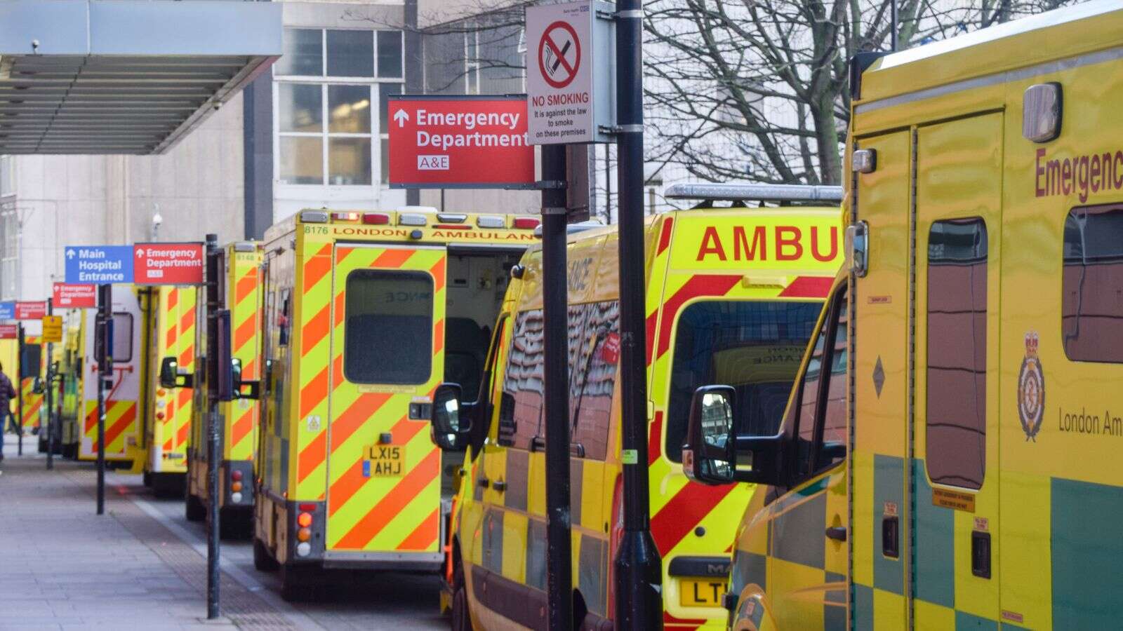 A&E departments 'absolutely full to bursting', top medic says