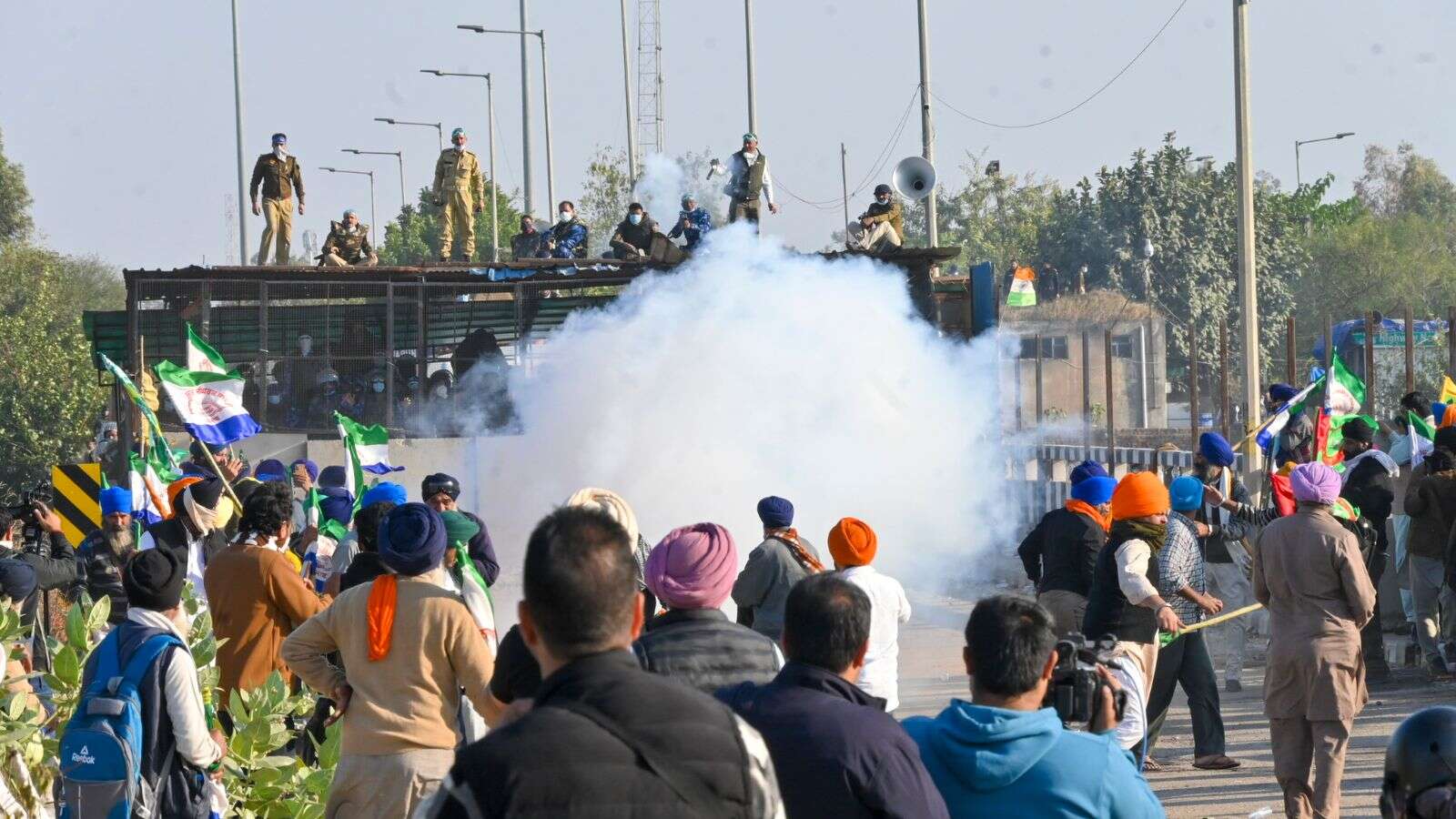 India farmers clash with police after march on capital blocked