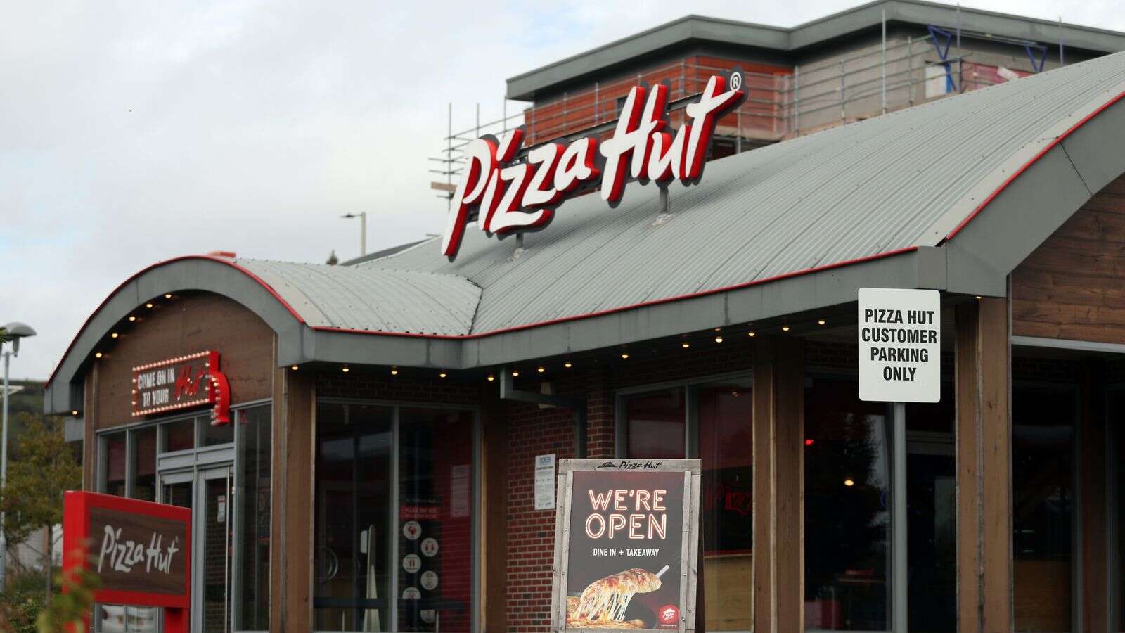 Pizza Hut restaurant operator races to finalise new ownership