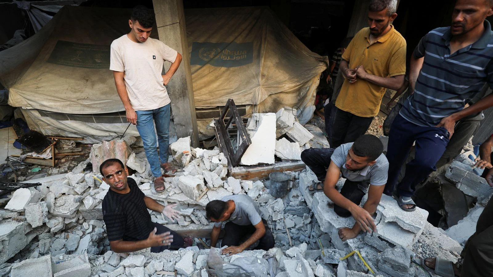 What is the possible Gaza hostage and ceasefire deal - and what challenges could lie ahead?