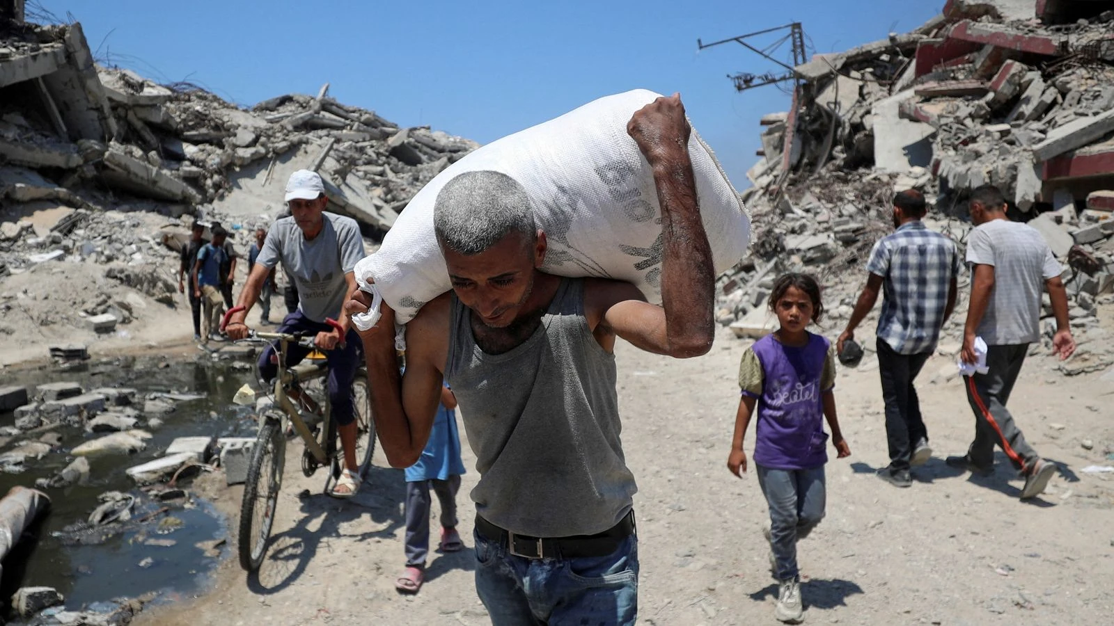 'Vast amounts of aid needed to stave off catastrophic health crisis in Gaza,' UN warns