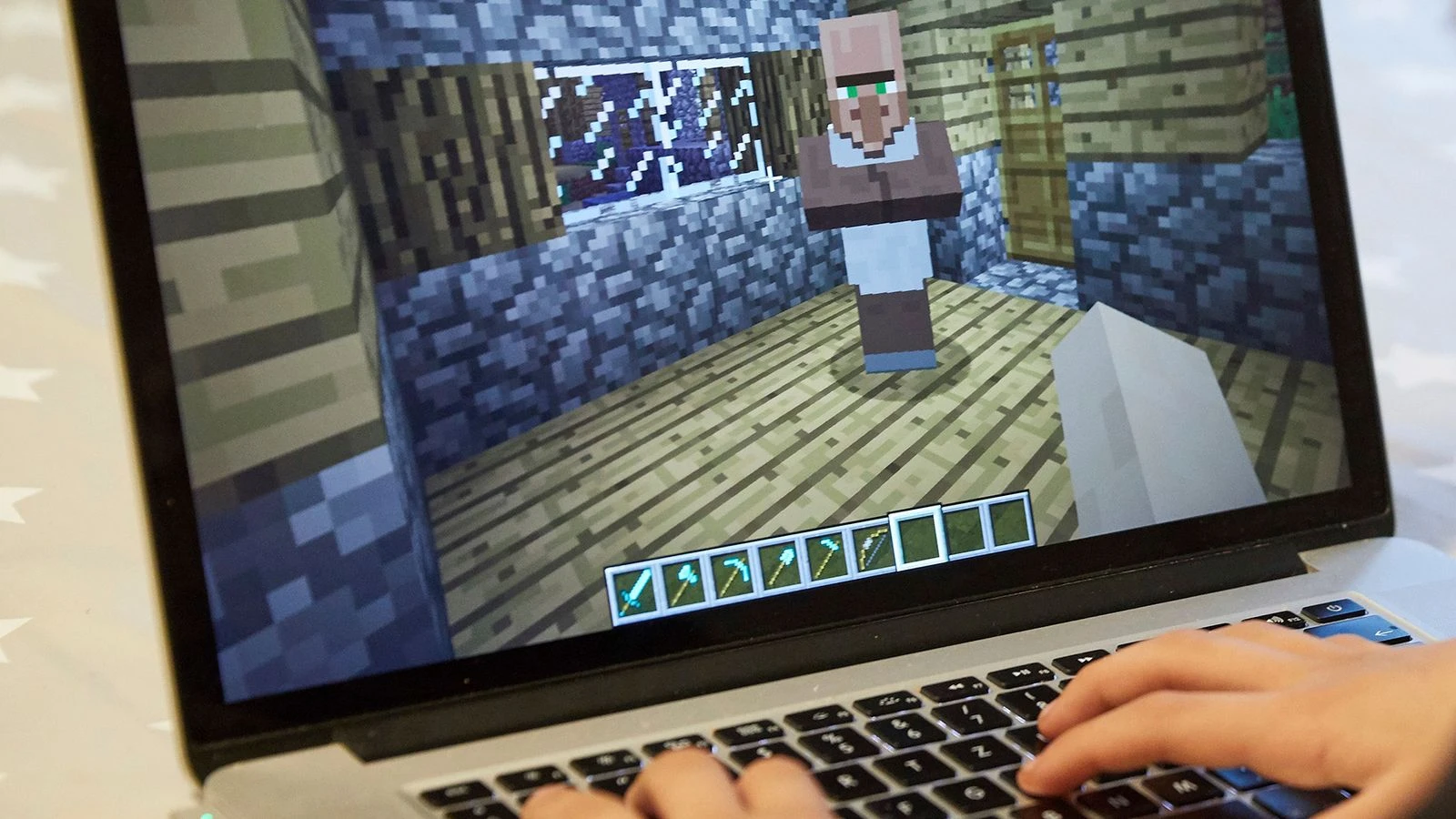 Minecraft users targeted by criminals posing as game coders