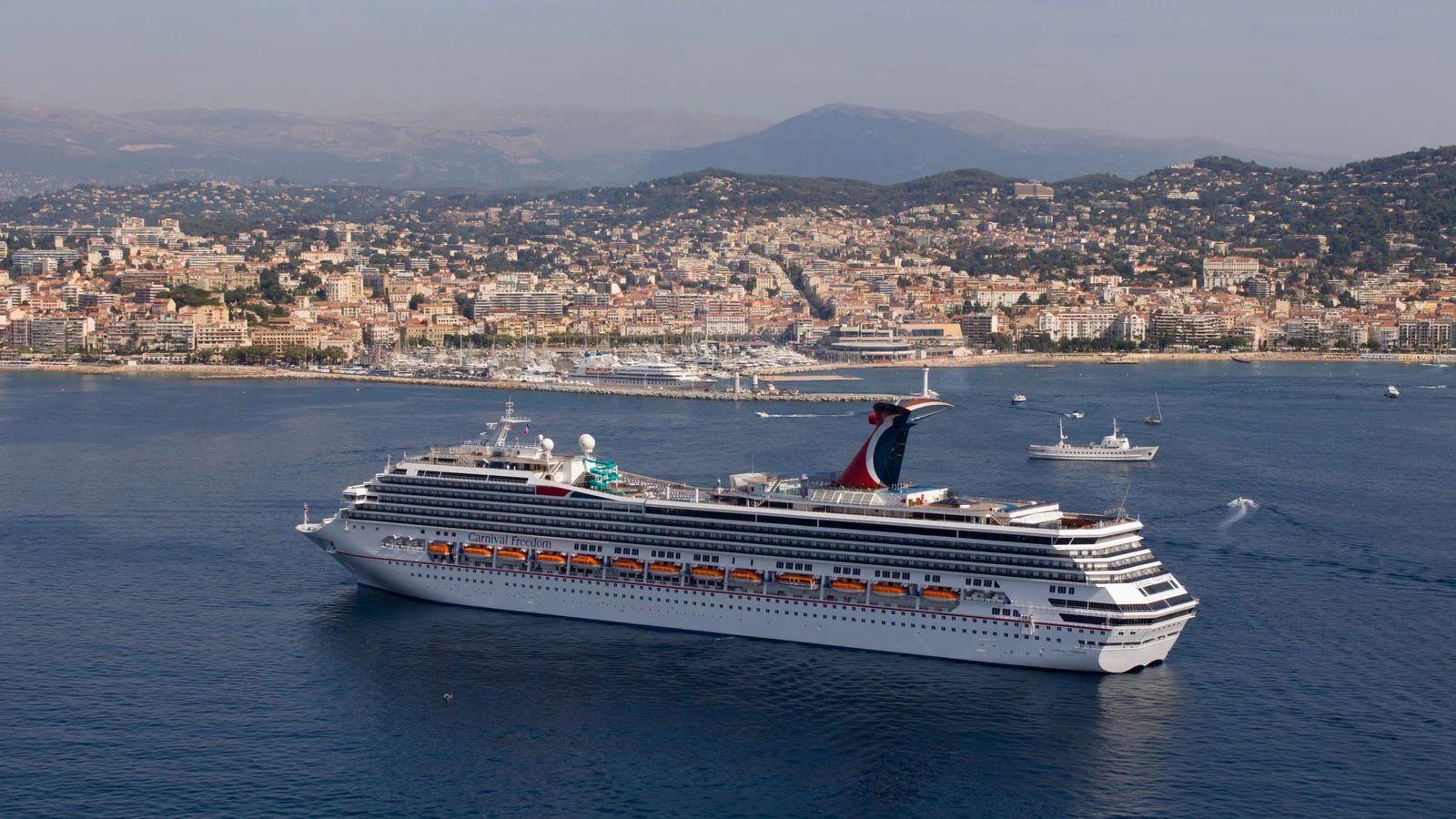 Cannes bringing in 'drastic regulation' on cruise ships