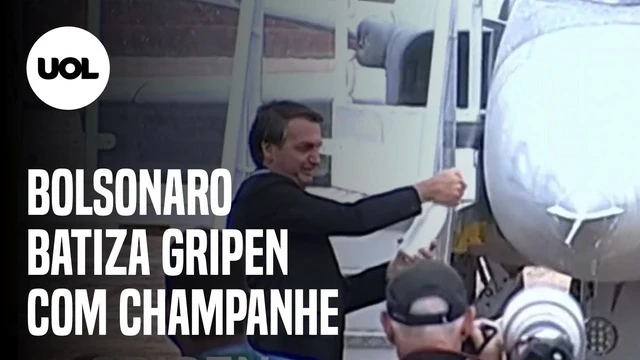 Bolsonaro batiza e entra em novo caça Gripen