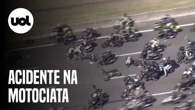 Motociclista perde o equilíbrio e cai durante a Motociata em apoio ao Bolsonaro