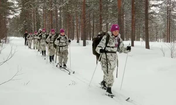 Фінські жінки масово записуються на курси виживання через загрозу з росії