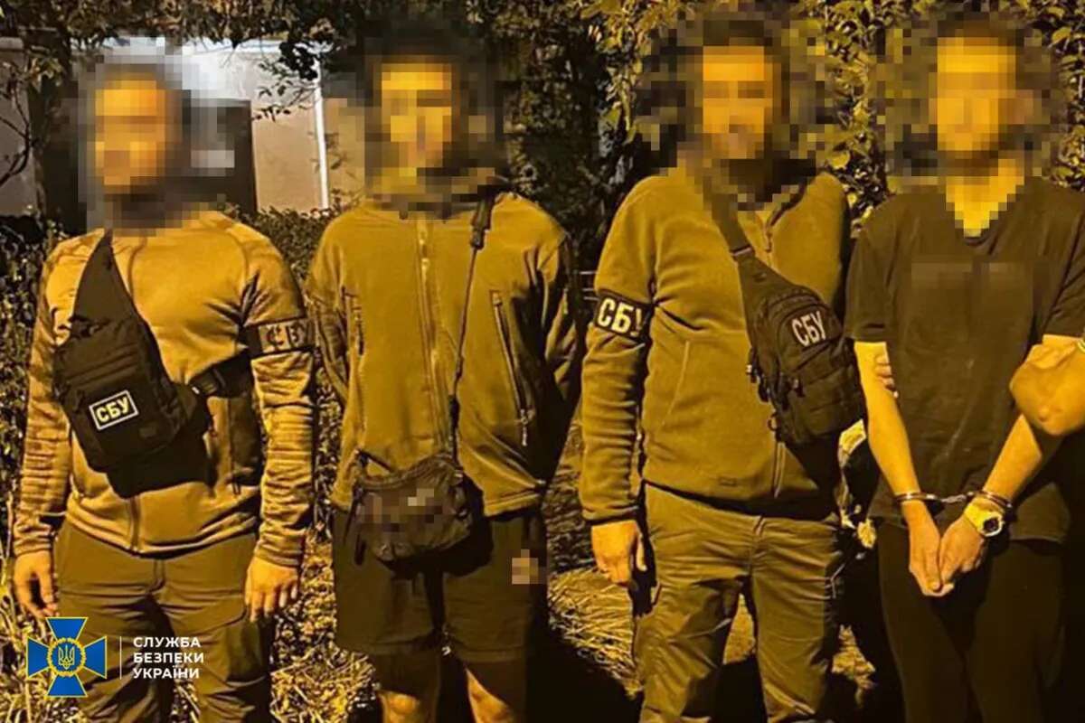 Шукали швидкого заробітку: у Києві затримали чотирьох підпалювачів військових авто