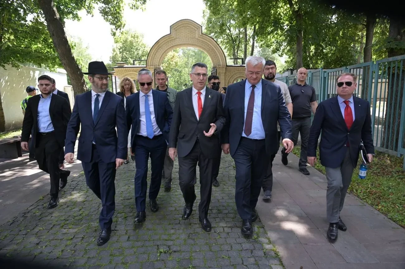 Андрій Сибіга разом з ізраїльським колегою Гідеоном Сааром відвідали Бабин Яр