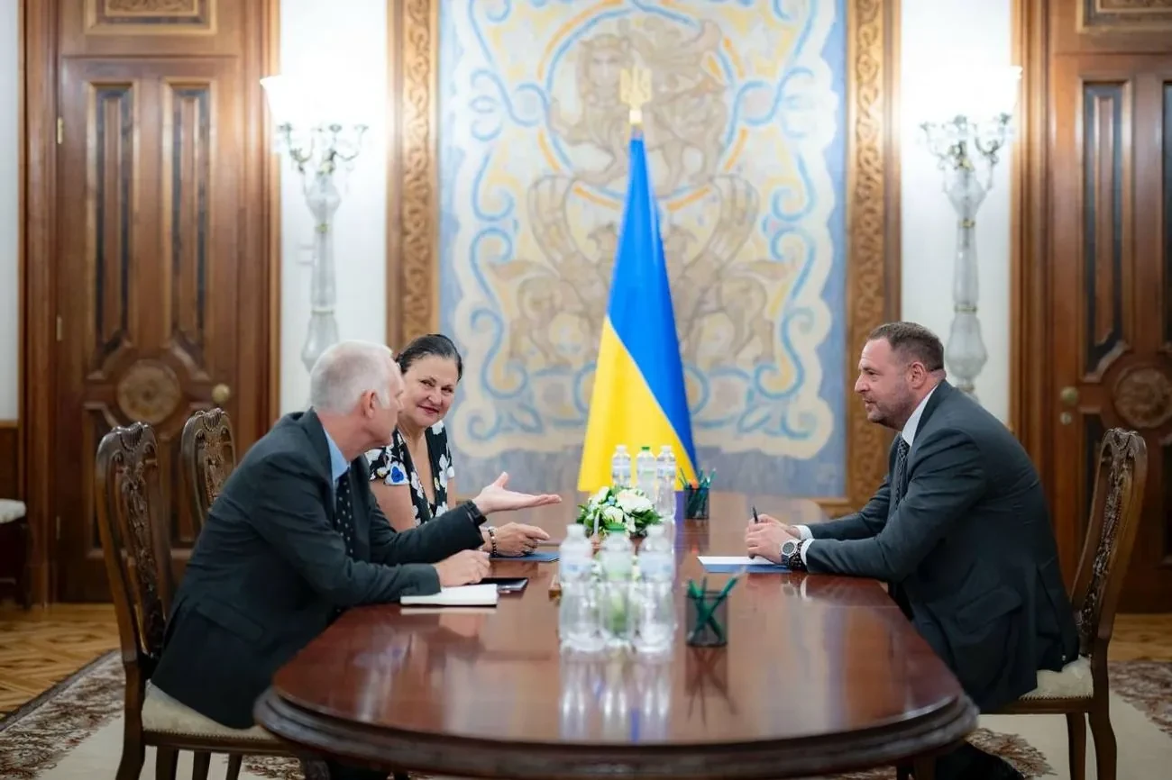 Обговорили реалізацію фінпідтримки та відкриття першого переговорного кластеру: Єрмак зустрівся із представниками ЄС