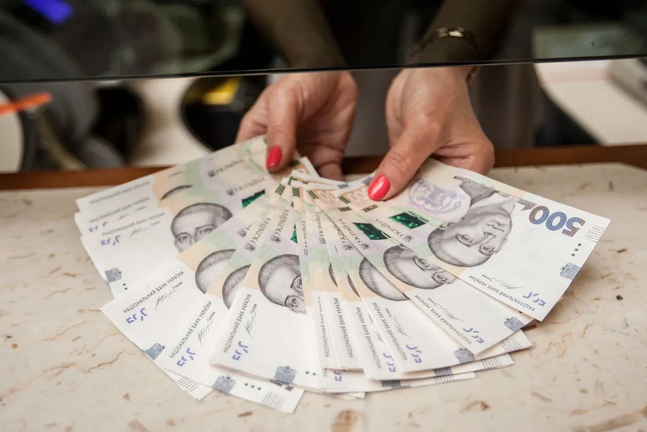 Готівки на руках в українців побільшало на майже 5% за пів року: яких купюр найбільше