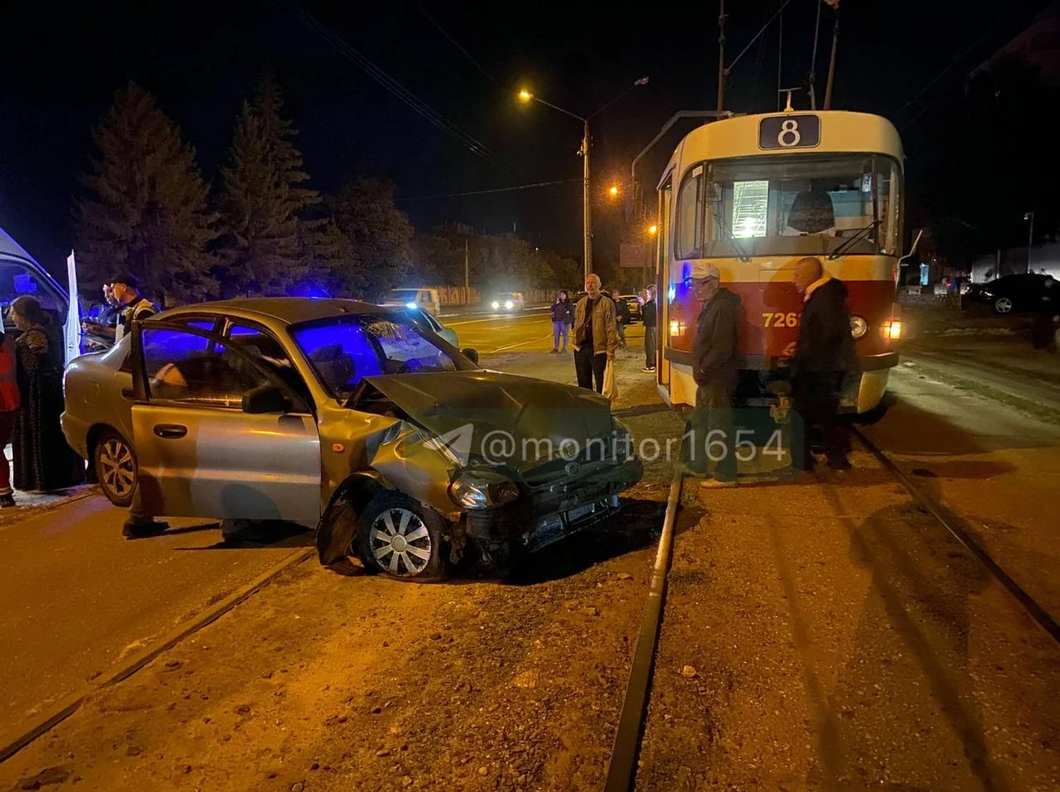 У Харкові зіштовхнулись легковики: п'ять людей постраждали, є затримка трамваю