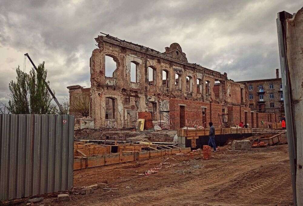 Пережив дві Світові війни, але не окупацію: росіяни розібрали один із найстаріших навчальних закладів Маріуполя