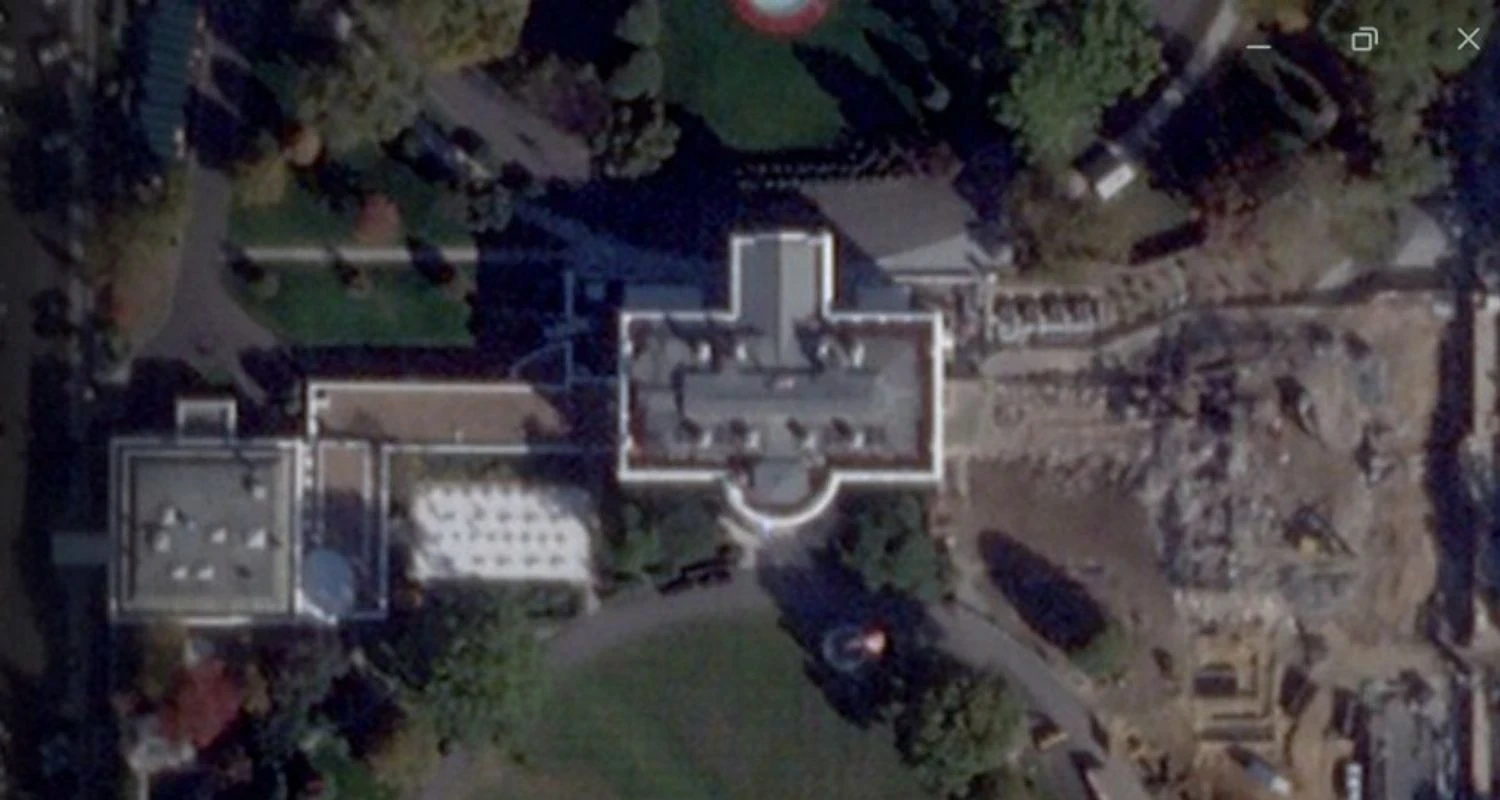 На супутникових знімках показали знесення Східного крила Білого дому