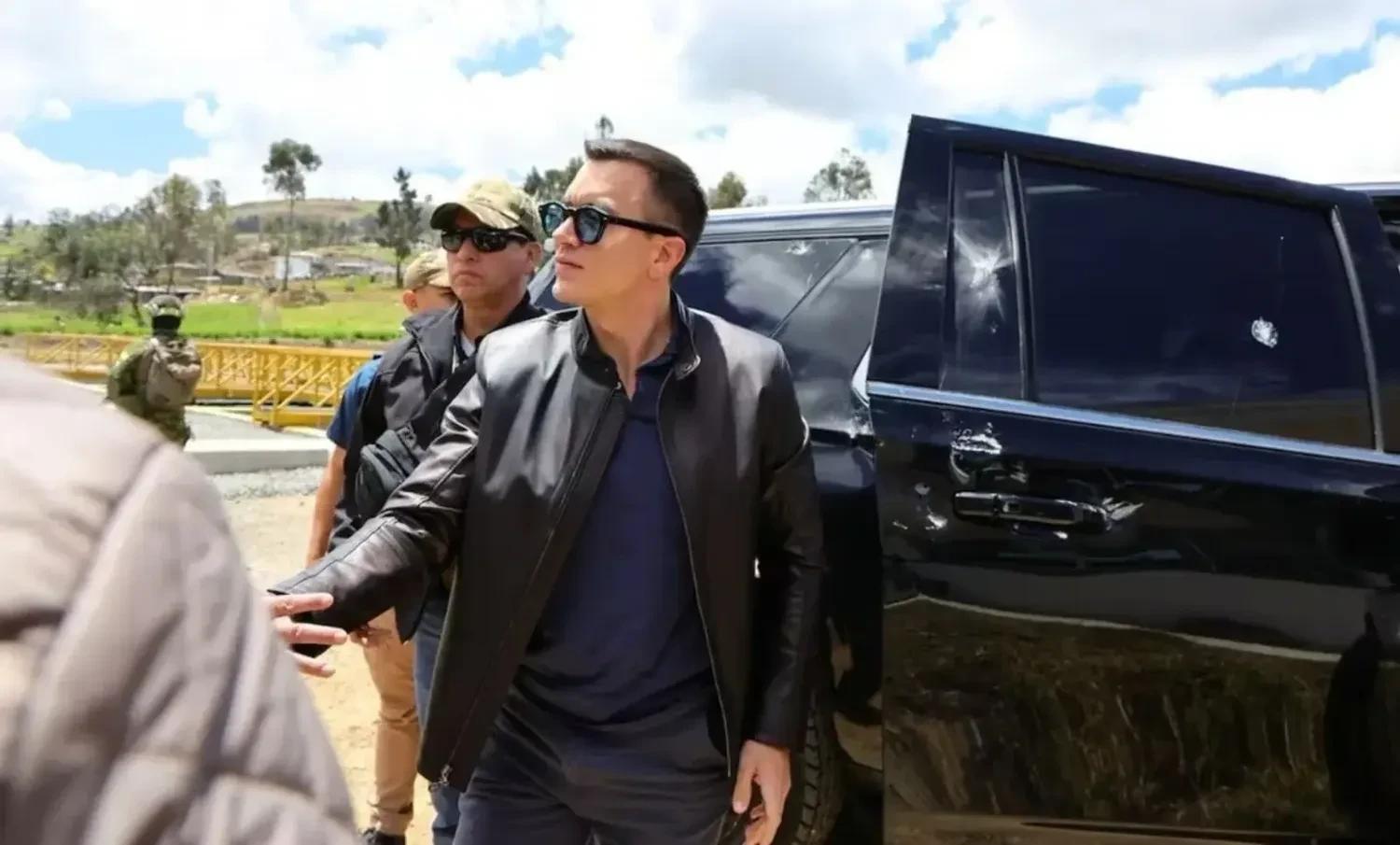 Президент Еквадору Нобоа заявив про спробу отруєння подарованими шоколадом та джемом