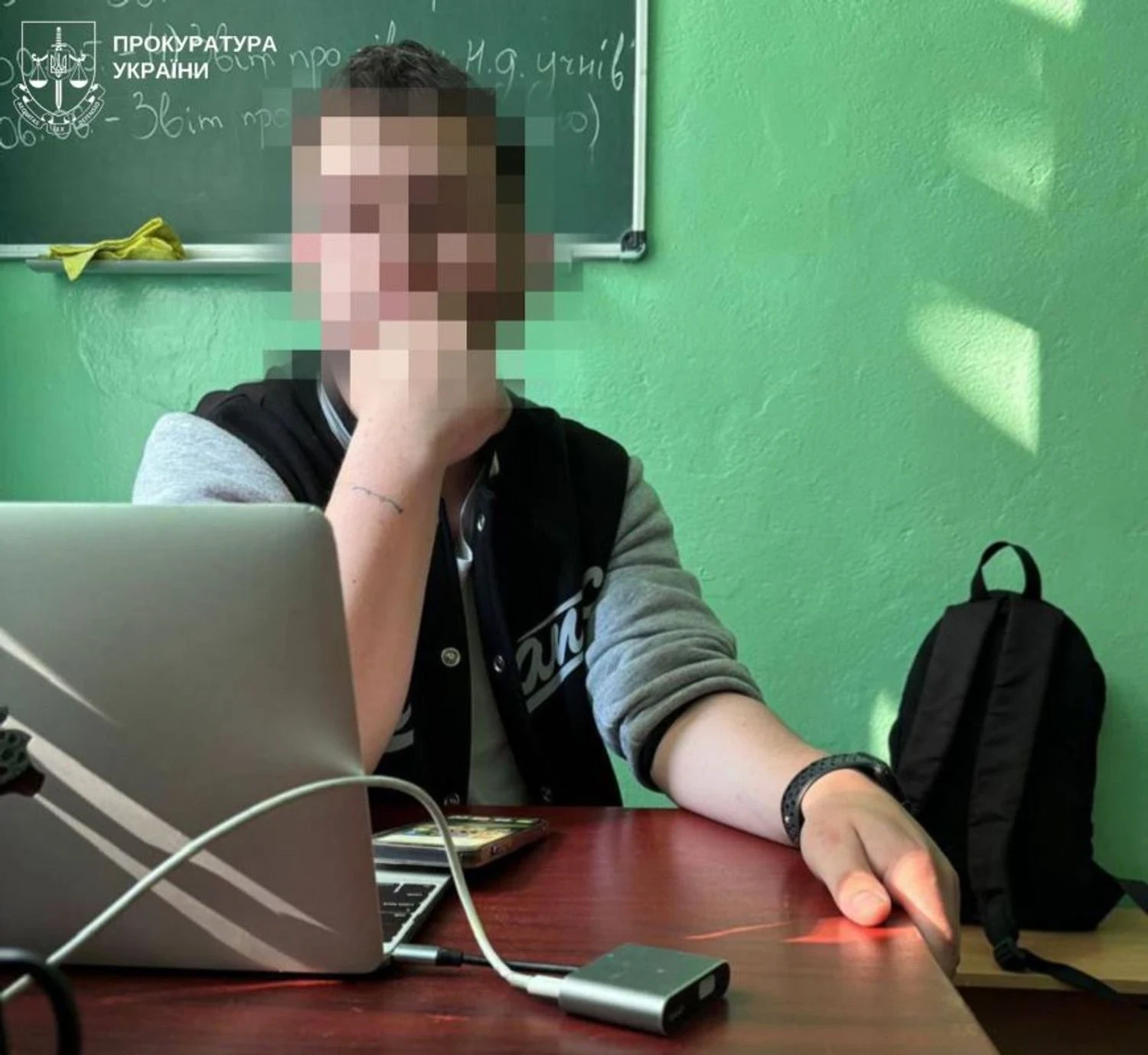 Вчинив сексуальне насильство над учнями та знімав дитячу порнографію: на Київщині судитимуть педагога