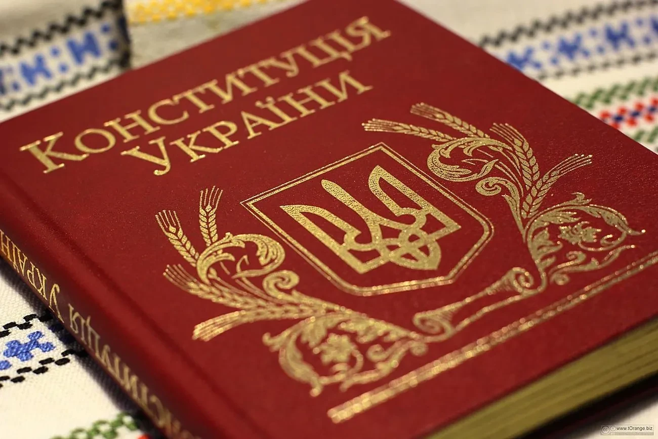 День Конституції України та День молочного шоколаду: що ще відзначають 28 червня
