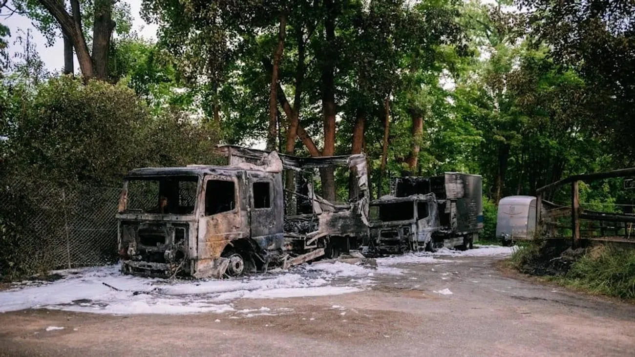 У Мюнхені невідомі підпалили шість поліцейських авто: чотири згоріли повністю