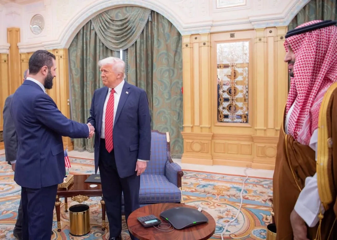 Санкції можуть зняти? Трамп зустрівся з лідером Сирії аль-Шараа в Саудівській Аравії: деталі