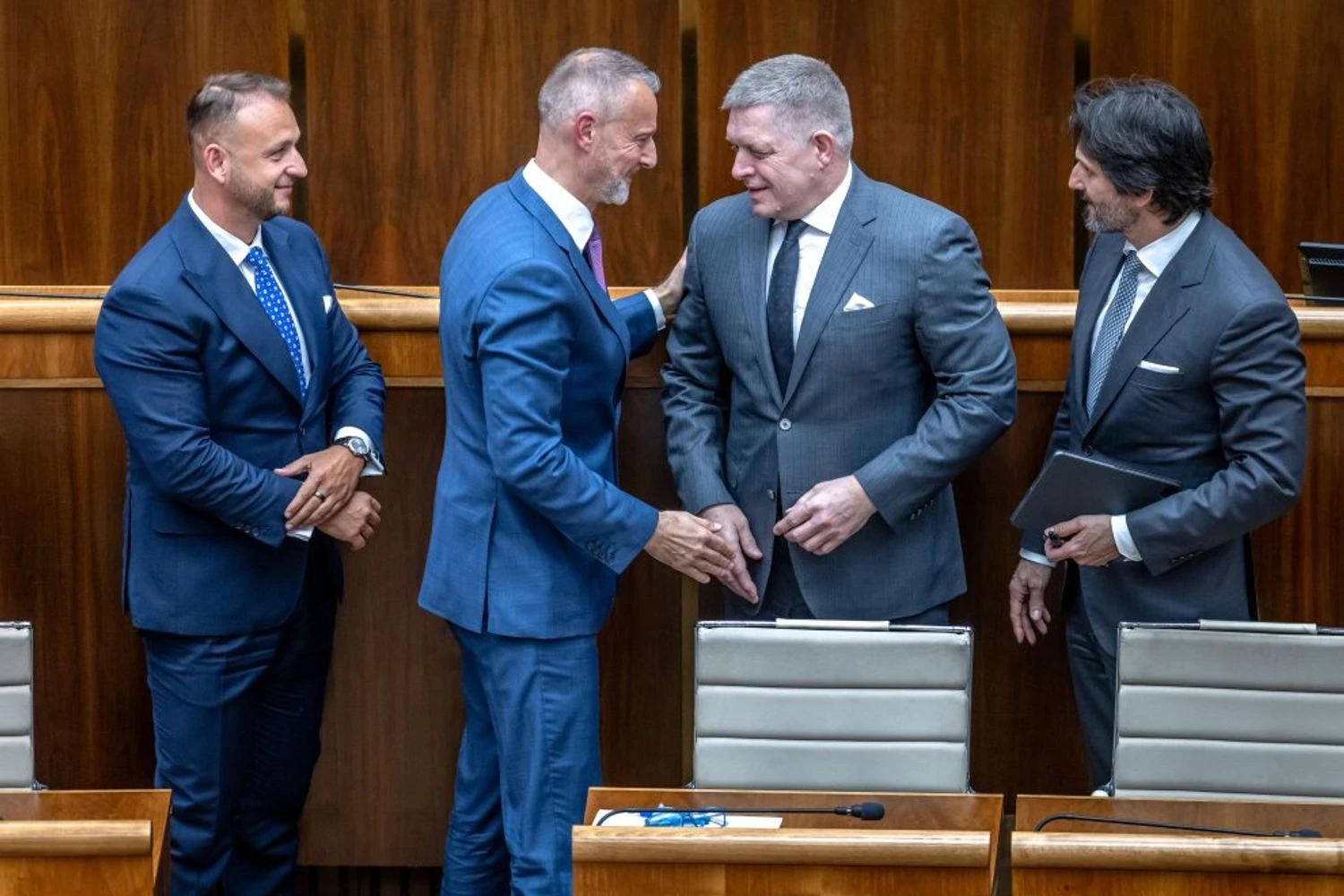 Парламент Словаччини проголосував за закріплення в Конституції двох статей - чоловіка та жінки