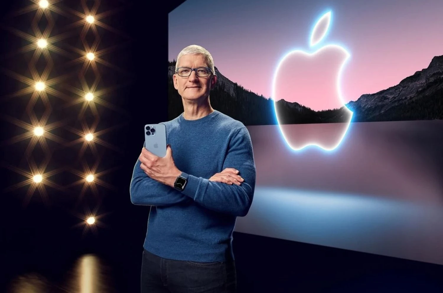 Тім Кук може залишити посаду гендиректора Apple, його наступником ймовірно стане Джон Тернус - Вloomberg