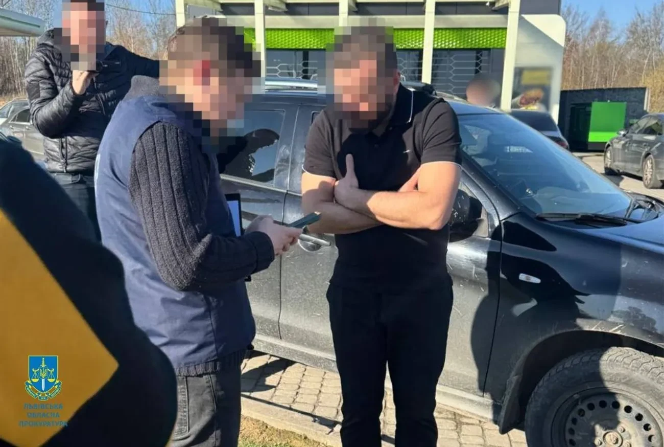 Погрожував вбити суддю, а військовозобов’язаному обіцяв виїзд за кордон: на Львівщині судитимуть адвоката