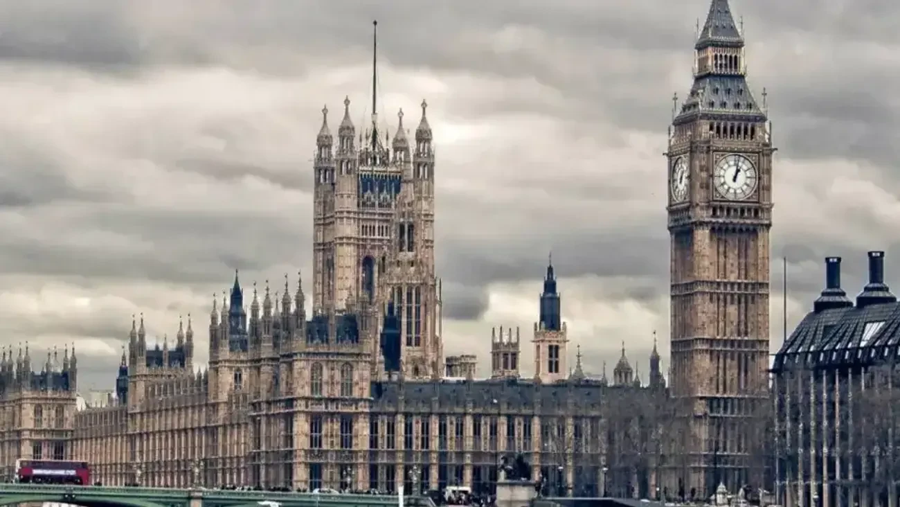 Родина банкіра Антонова спростовує інформацію про зміну ним особистості та отримання українського громадянства