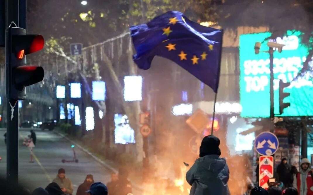 У Тбілісі затримали до 10 протестувальників біля ресторану, де судді намагалися провести корпоратив