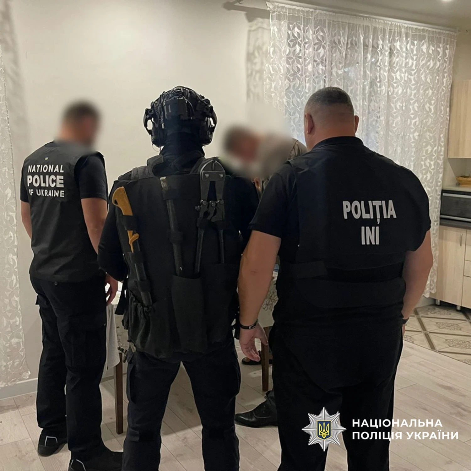 Провели масштабну операцію в двох країнах: правоохоронці викрили шахраїв, які ошукали військових ЗСУ на понад 1 млн грн