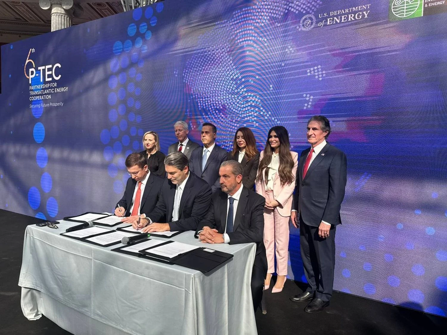 Нафтогаз підписав меморандум з грецькою компанією про поставки зрідженого природного газу до України