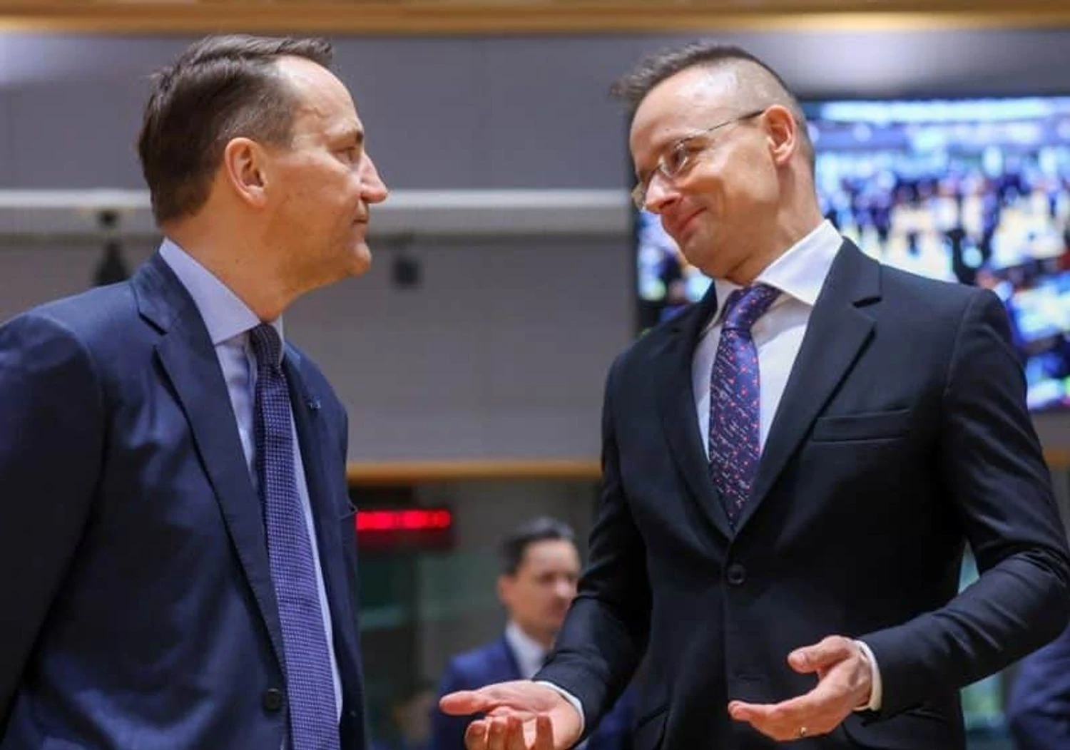 Суперечка через Україну: між міністрами закордонних справ Угорщини та Польщі відбулася жорстка перепалка у соцмережах