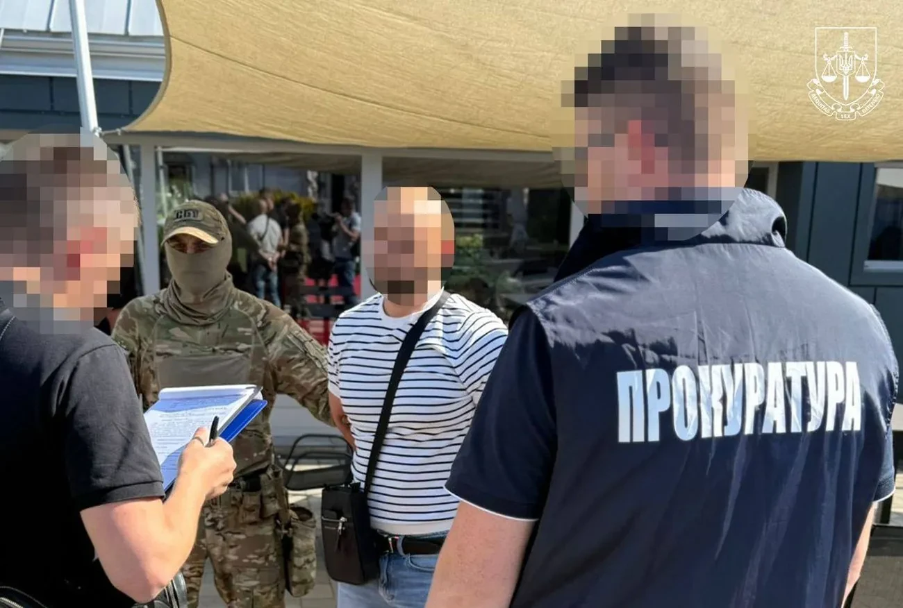 Результати обшуків на митниці: інспектор зі Львова пропонував безперешкодне розмитнення авто за хабар
