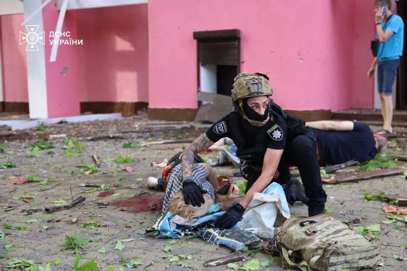 Не можна на це заплющувати очі: Зеленський заявив, що в Харкові після атаки рф відомо вже про понад 40 поранених