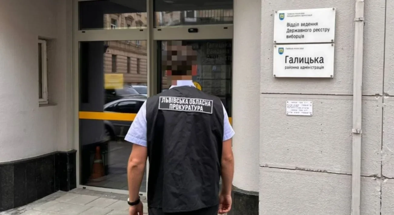 Обшуки у міськраді Львова: двом посадовцям повідомили про підозру у розтраті 1,7 млн гривень